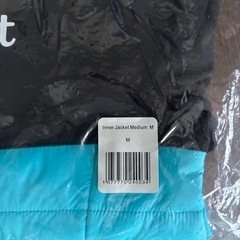 Wolt  インナージャケット２着とTシャツ１着の画像