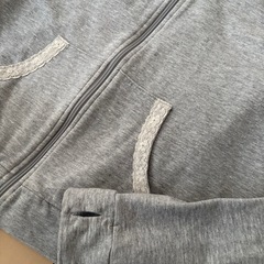 レース縁取りジップアップパーカー　グレー　の画像