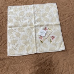 ローラアシュレイ、ELLE、CHARLE  ハンカチセット
の画像