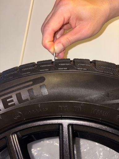 【取引確定済】スタッドレスタイヤ　175/65 R15 84Q［ホンダ　フィットで使用］