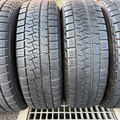 【取引確定済】スタッドレスタイヤ　175/65 R15 84Q［ホンダ　フィットで使用］の画像
