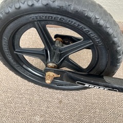 キックバイク　ストライダー  ブラックの画像