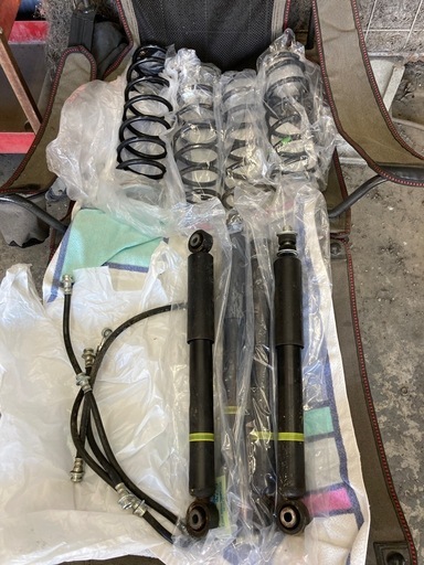 【中古】JB64ジムニー用純正足廻り　取説ありません　左右純正リーディングアームアクスルサイドブッシングありません