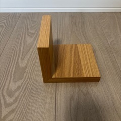 無印の壁に付けられる棚の画像