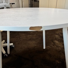 ダイニングテーブルの画像