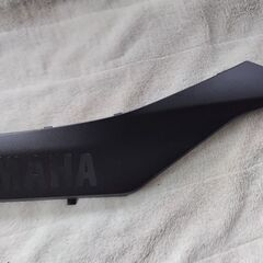 マジェスティS 純正品 左サイドモール【傷少しで割れ無しの中古美品】SG52Jの画像