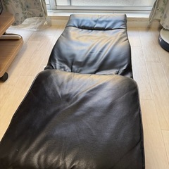 革製の座椅子の画像