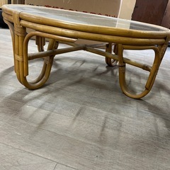 ガラステーブルの画像