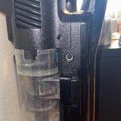 アイリスオーヤマ 充電式サイクロンスティッククリーナー SCD-184P-B（2024年製/軽量・自走式）の画像