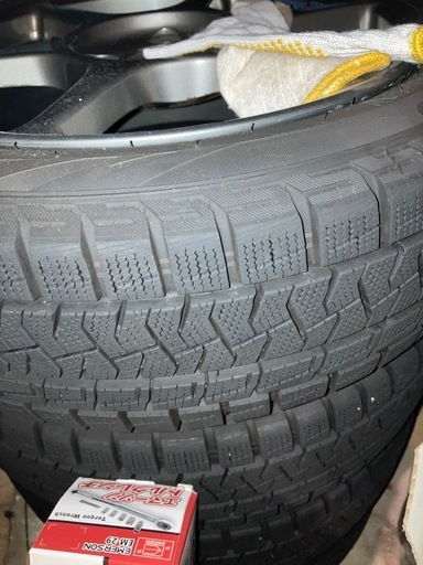 スタッドレス165/55/15 ４本アルミ付　2021年製造ピレリ　ワンシーズンのみ使用　室内保管