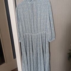 UNIQLO 水色 フラワープリント ロングワンピースの画像