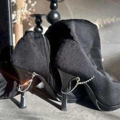 ブーツ　黒　日本製　ビーズつき
の画像