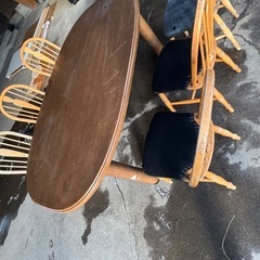 中古のダイニングテーブルと椅子になります、の画像