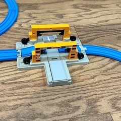 プラレール　トミカと遊ぼう！DX踏切ステーション　他レール、踏み切りセット　の画像