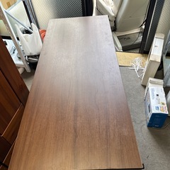 ダイニングテーブル 木目の画像