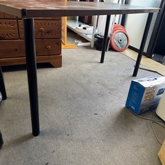 ダイニングテーブル 木目の画像