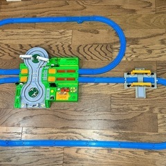 プラレール　トミカと遊ぼう！DX踏切ステーション　他レール、踏み切りセット　の画像