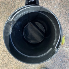 蓋付きゴミ箱の画像