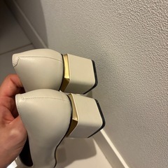 アイボリー　パンプスの画像