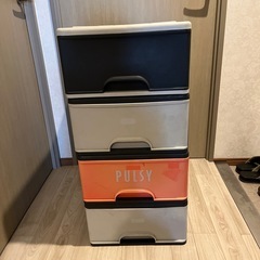 衣装ケースの画像