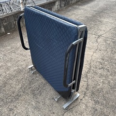 折り畳み式 シングルベッド ネイビーの画像