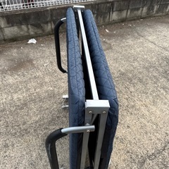折り畳み式 シングルベッド ネイビーの画像