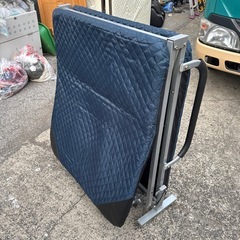 折り畳み式シングルベッド ネイビーの画像