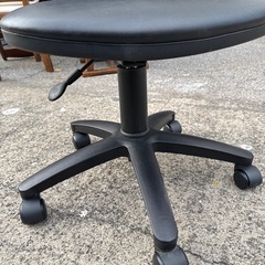 昇降式チェア レザー ブラックの画像