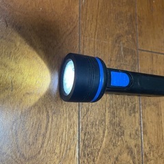 手のひら位の懐中電灯の画像
