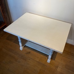 ホワイト カラー 木製 ディスプレイ テーブル の画像