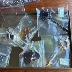 アクセサリーパーツ・カツラ多め
の画像