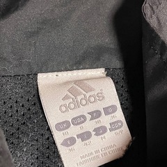 adidas（ウインドブレーカー）の画像