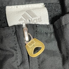 adidas（ウインドブレーカー）の画像