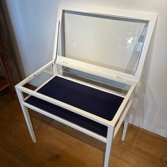 アンティーク調 ディスプレイ ガラス テーブルの画像