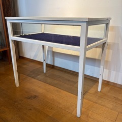 アンティーク調 ディスプレイ ガラス テーブルの画像