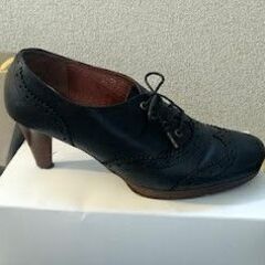 レディース　革靴　ブラック　サイズ24㎝　ヒール7㎝の画像