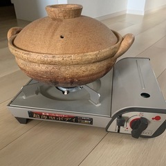 カセットガスコンロと土鍋の画像