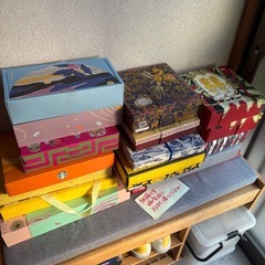 台湾のスタバと宮原眼科の紙箱の画像