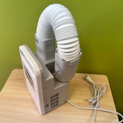 アイリスオーヤマ　カラリエ　布団乾燥機　FK-JN1T-Wの画像