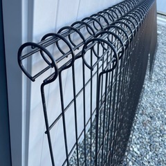 リクシル(だと思います) メッシュフェンス　2枚の画像