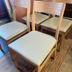 ニトリダイニングチェア４脚の画像