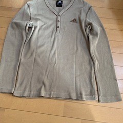 アディダス adidas 長袖カットソー ヘンリーネック ベージュの画像