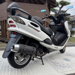 即乗り可能！自賠責１年７ヶ月付!  綺麗なマジェスティ125！　リアブレーキ新品、エンジンオイル交換済み！配達可能！！大容量のリアボックスのおまけ付！の画像