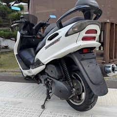 即乗り可能！自賠責１年７ヶ月付!  綺麗なマジェスティ125！　リアブレーキ新品、エンジンオイル交換済み！配達可能！！大容量のリアボックスのおまけ付！の画像