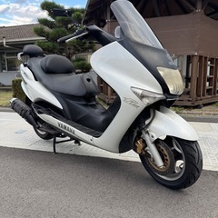 即乗り可能！自賠責１年７ヶ月付!  綺麗なマジェスティ125！　リアブレーキ新品、エンジンオイル交換済み！配達可能！！大容量のリアボックスのおまけ付！の画像