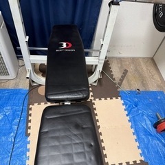 ベンチプレス トレーニングベンチ プレート付き 懸垂バー付きの画像