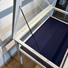 アンティーク調 ディスプレイ ガラス テーブルの画像