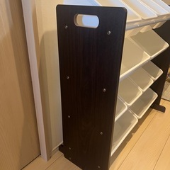 おもちゃ収納棚の画像