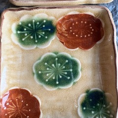 和柄の皿の画像