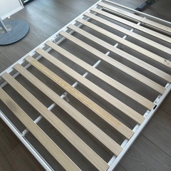 zinus ダブルベッドフレームの画像